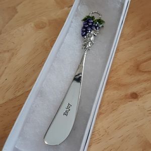 Grape cheese knife